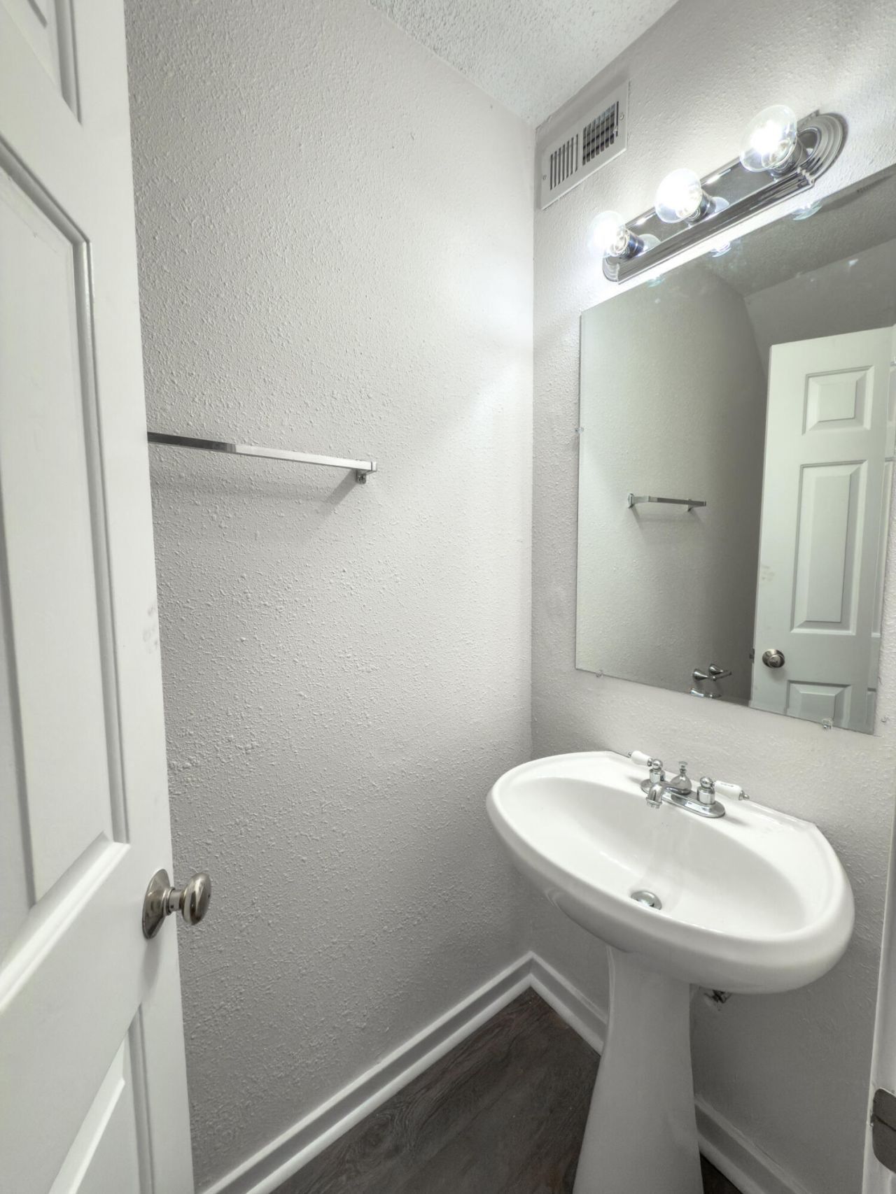 114 Luden Drive Photo 9