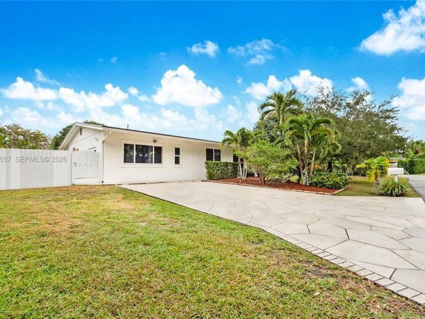 8265 SW 119th St, Miami, FL 33156