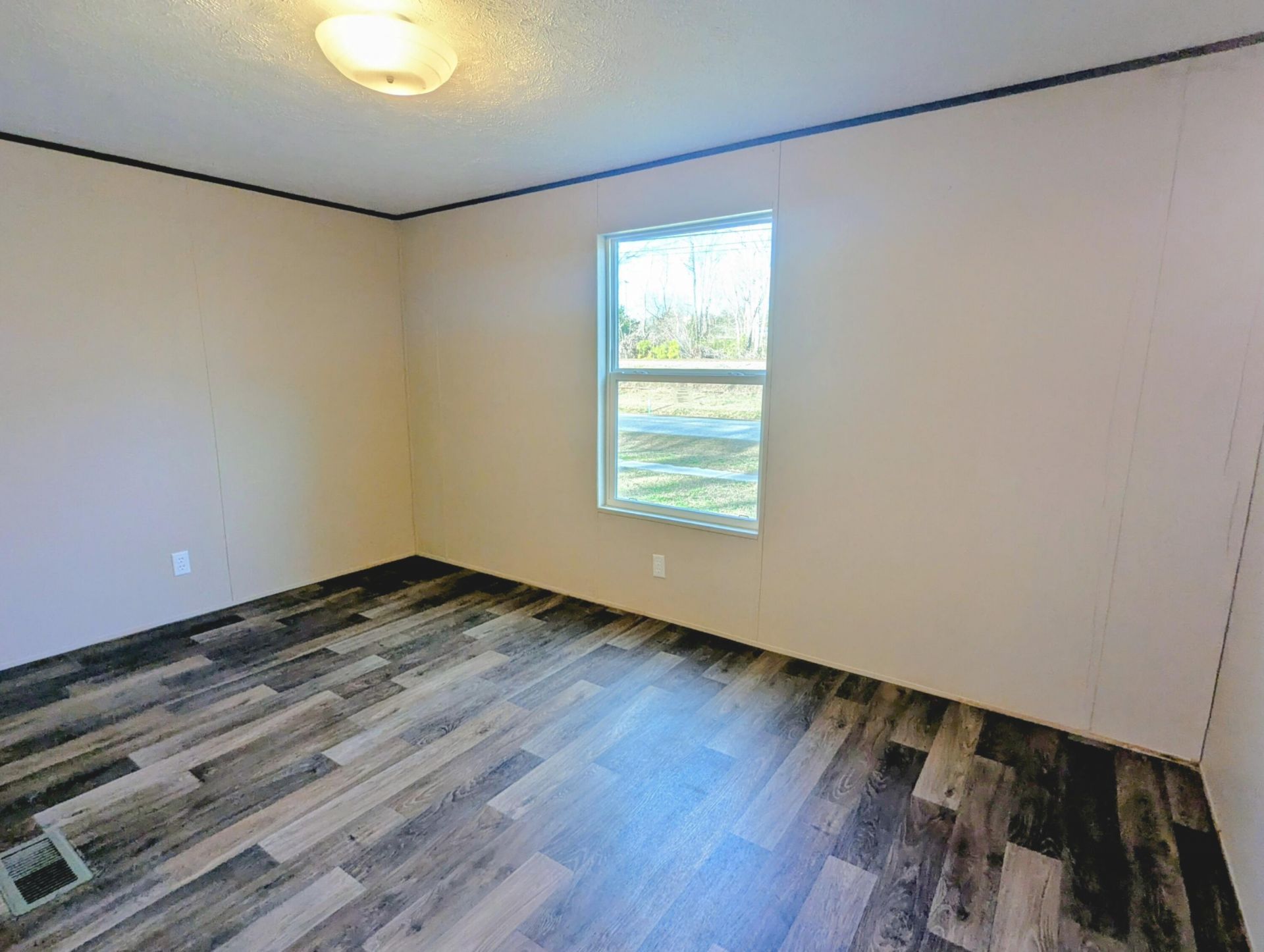 399 S Railroad Avenue Photo 13