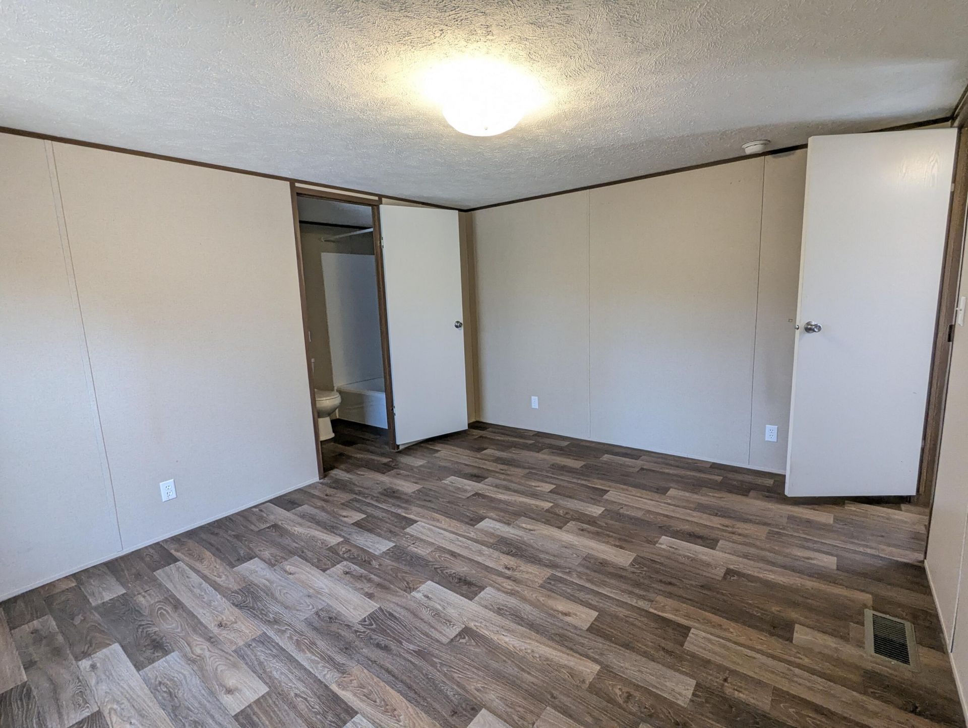 399 S Railroad Avenue Photo 15