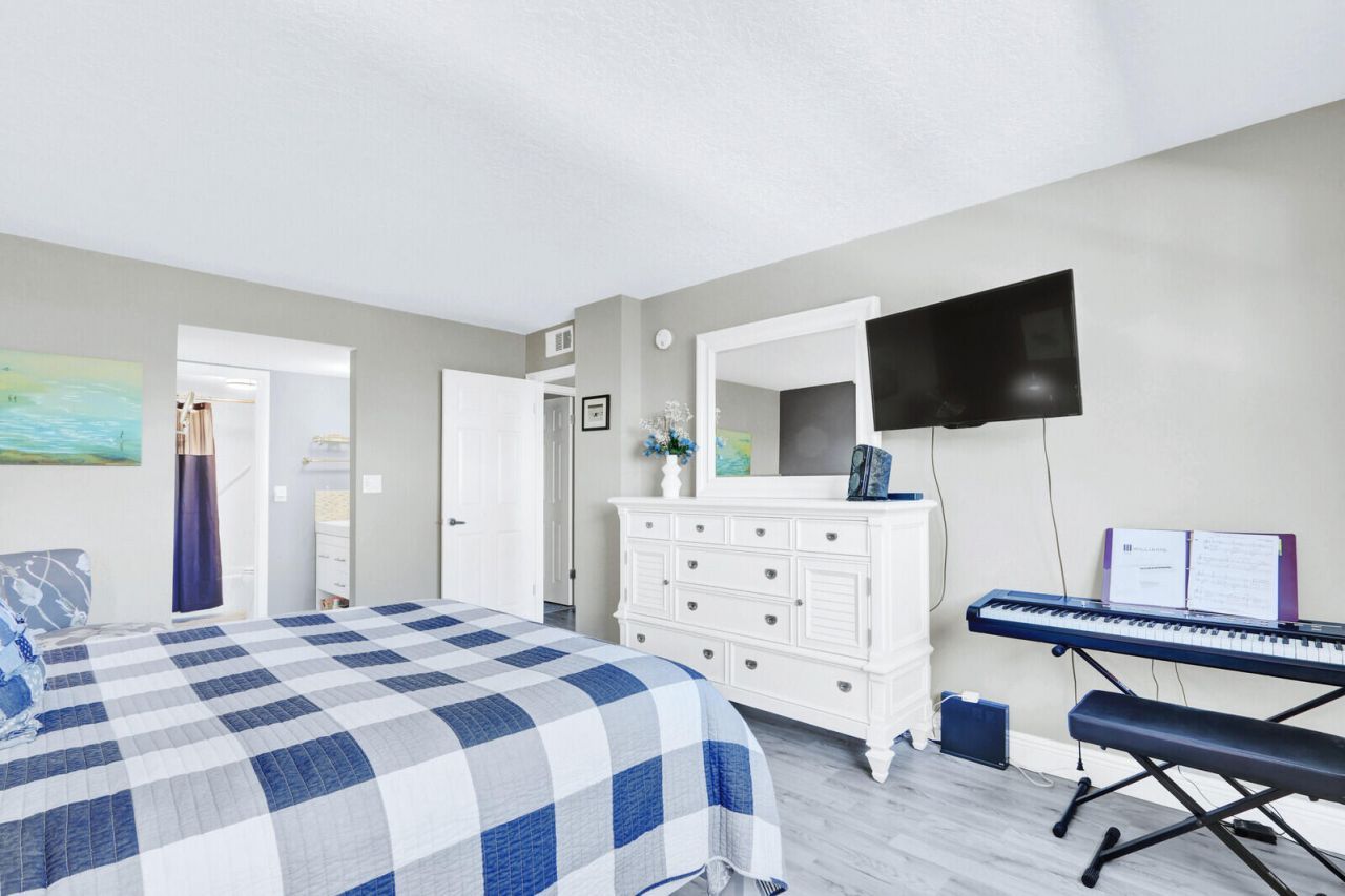 630 Ocean Drive, Unit 407, Juno Beach, FL 33408 Photo