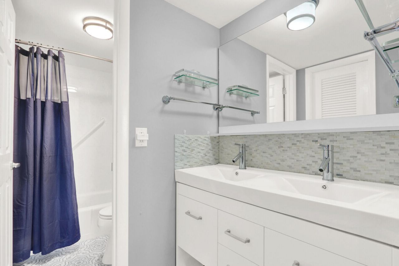 630 Ocean Drive, Unit 407, Juno Beach, FL 33408 Photo