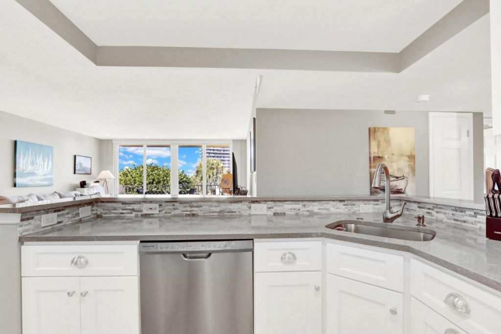 630 Ocean Drive, Unit 407, Juno Beach, FL 33408 Photo