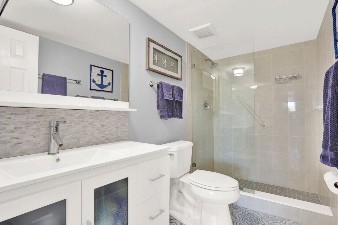 630 Ocean Drive, Unit 407, Juno Beach, FL 33408 Photo