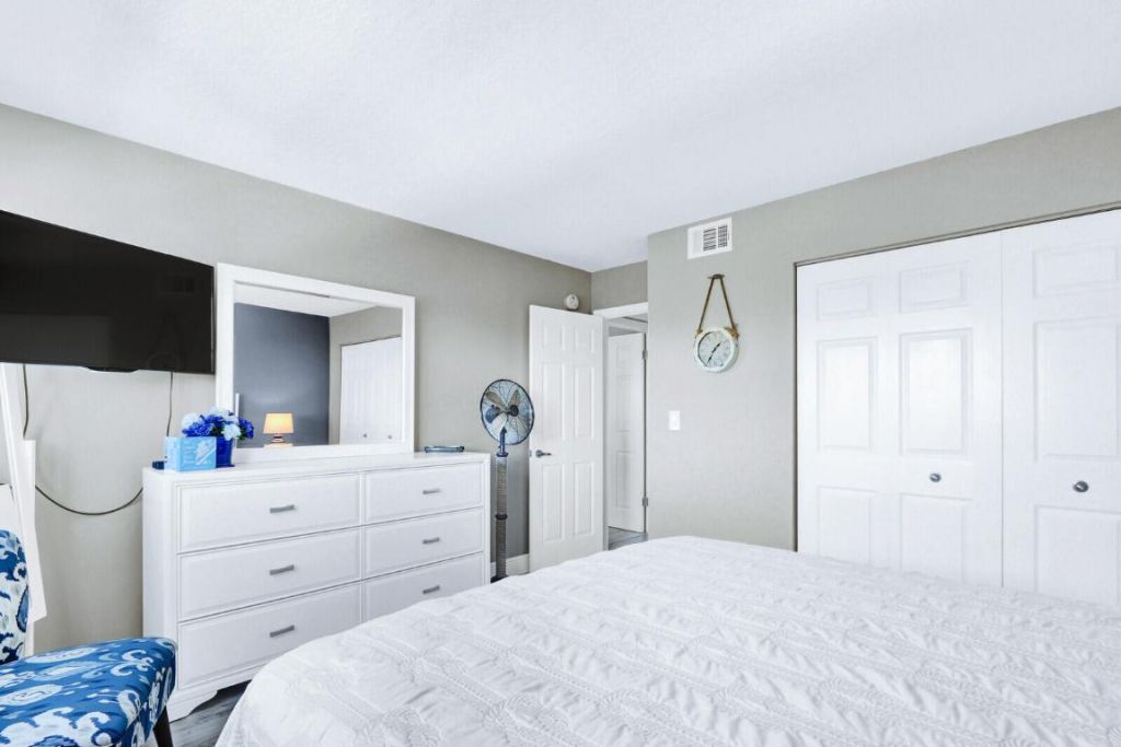 630 Ocean Drive, Unit 407, Juno Beach, FL 33408 Photo