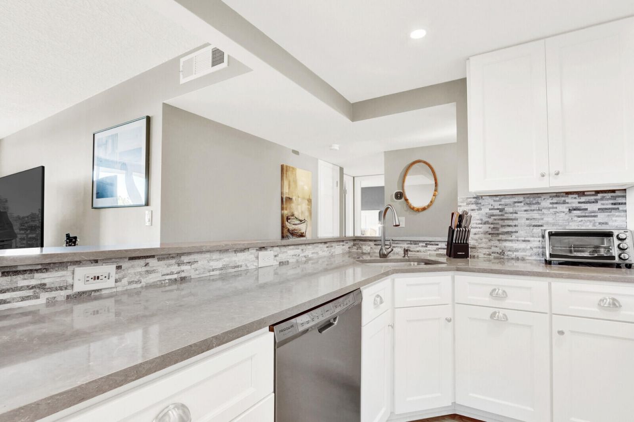 630 Ocean Drive, Unit 407, Juno Beach, FL 33408 Photo