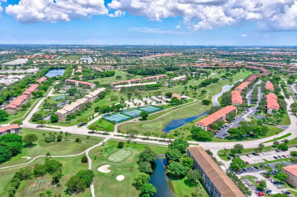 300 SW 134th Way, Unit 204E, Pembroke Pines, FL 33027 Photo