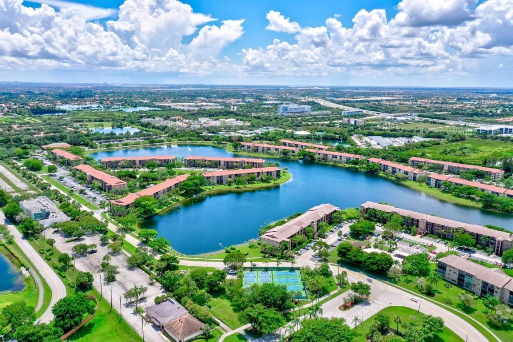 300 SW 134th Way, Unit 204E, Pembroke Pines, FL 33027 Photo