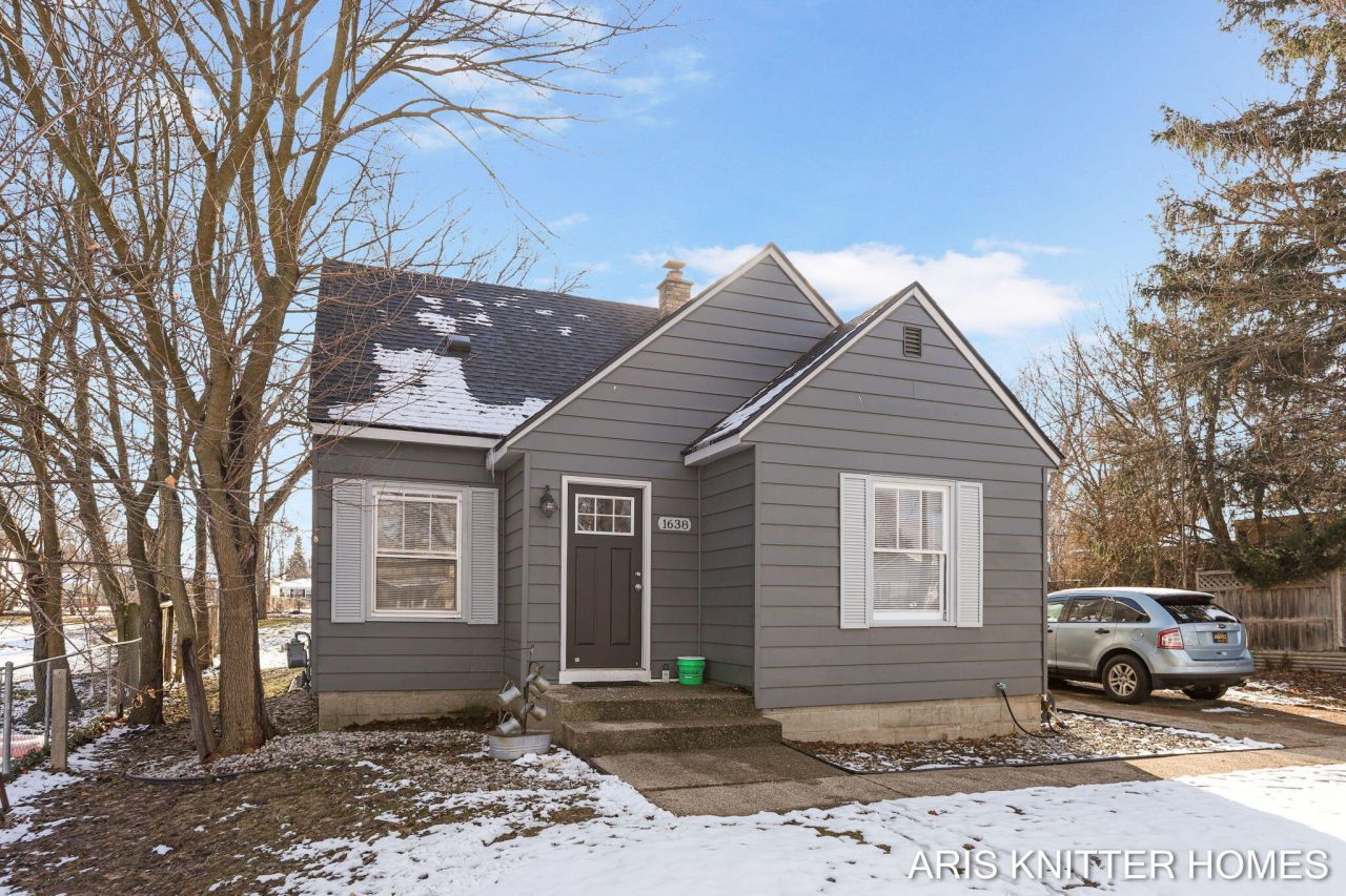 1638 32nd Street Sw, Wyoming, MI 49508 Main Photo
