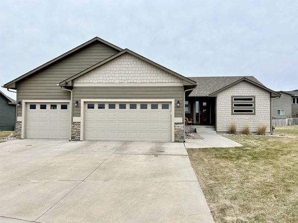 3812 S Attalia Ct, Sioux Falls, SD 57110
