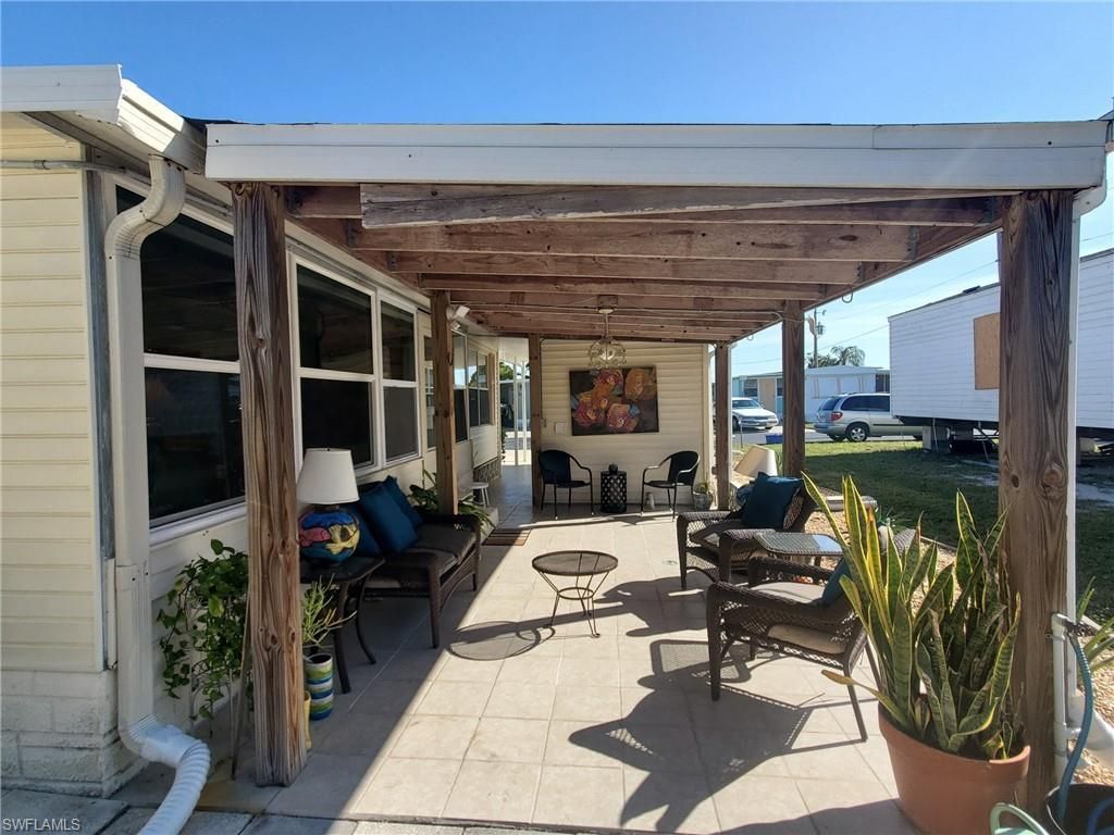 938 Lazy Ln, North Fort Myers, FL 33917 Photo