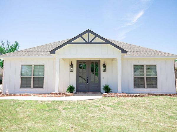 1001 Celi Pearl, New Albany, MS 38652