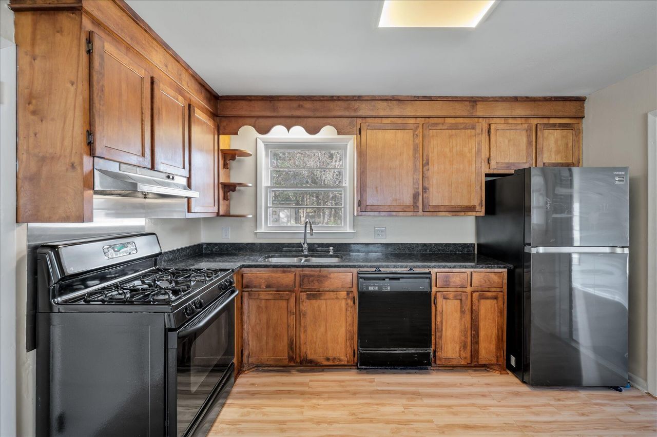 2213 Pinehurst Avenue Photo 15