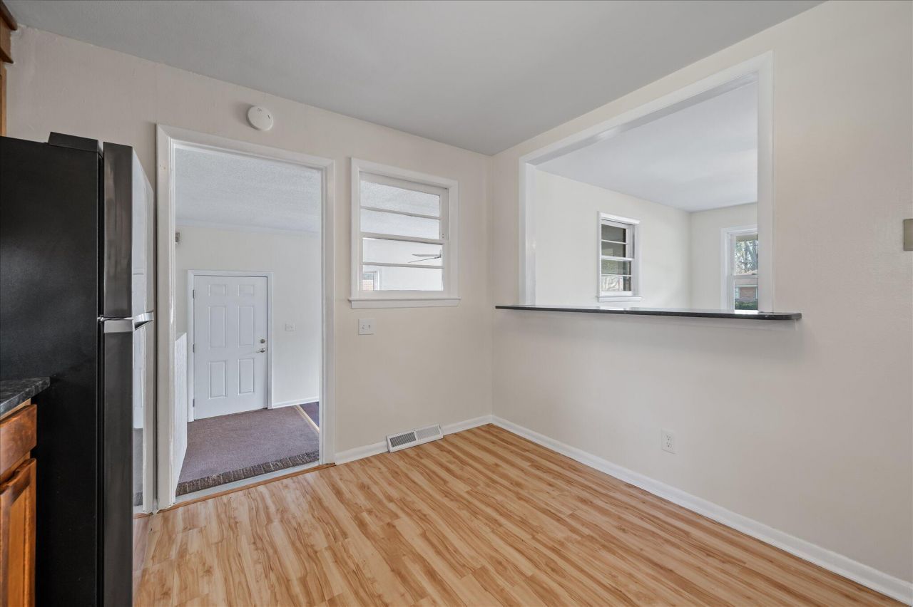 2213 Pinehurst Avenue Photo 16