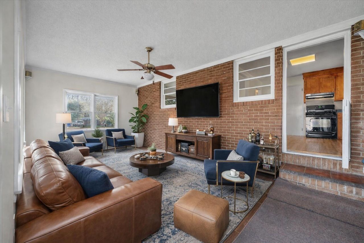 2213 Pinehurst Avenue Photo 17