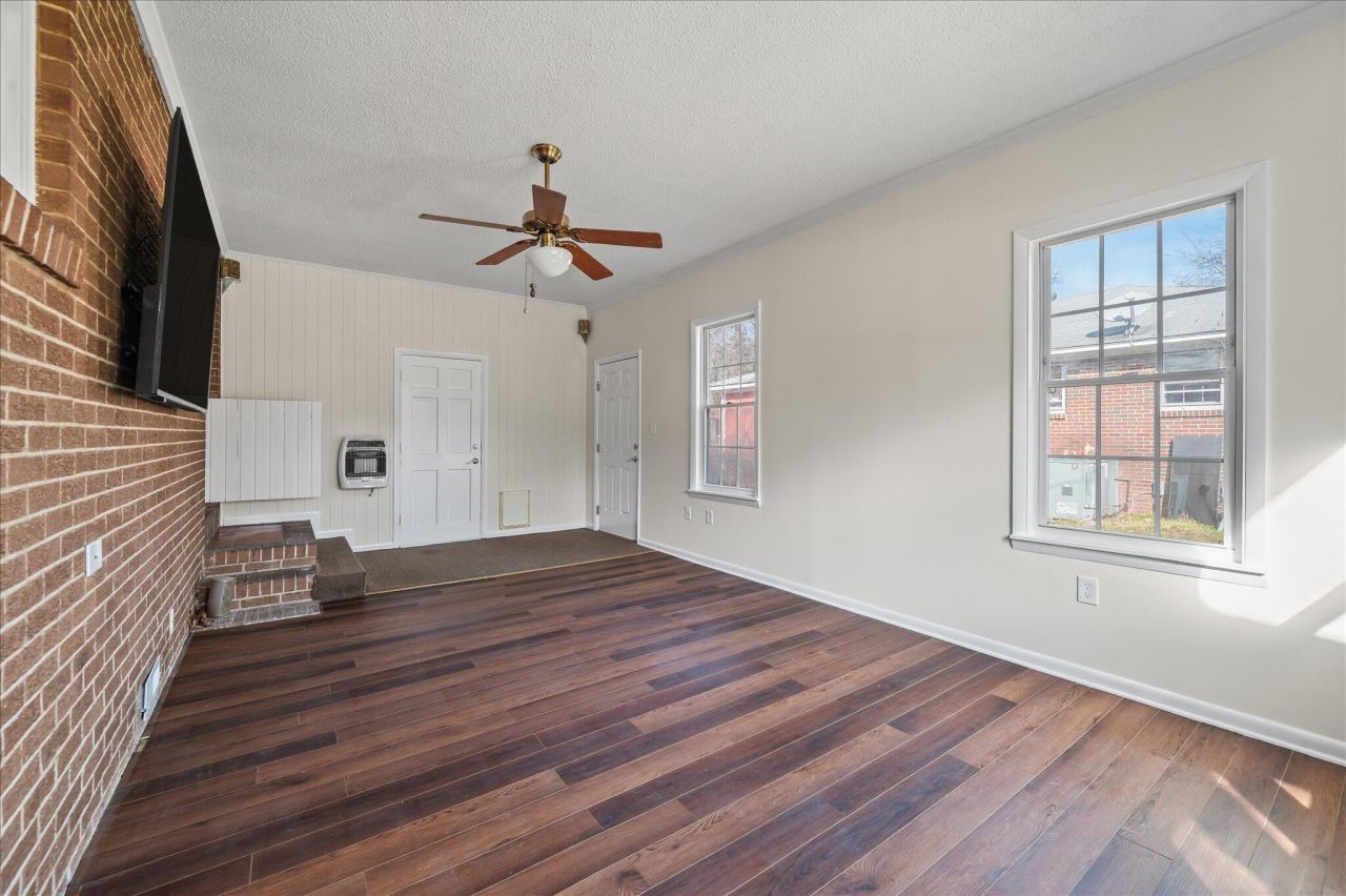 2213 Pinehurst Avenue Photo 21