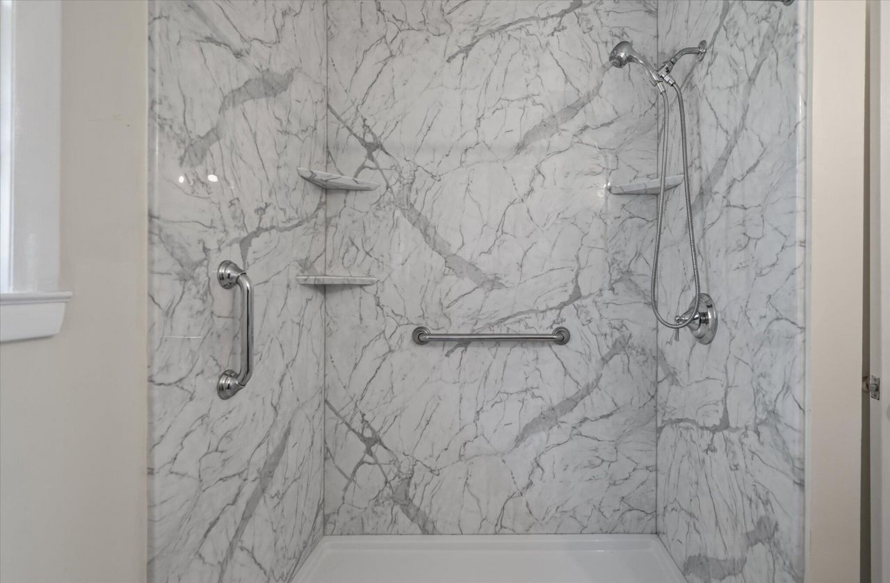 2213 Pinehurst Avenue Photo 26