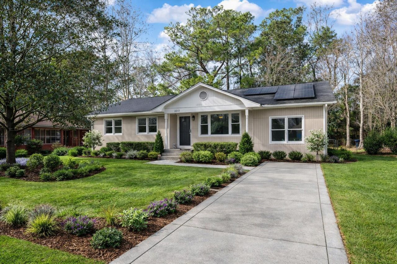 2213 Pinehurst Avenue Photo 4