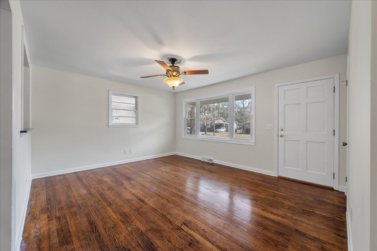 2213 Pinehurst Avenue Photo 7