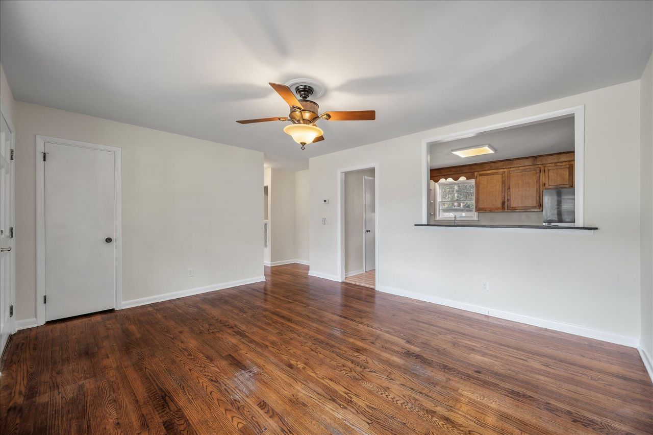 2213 Pinehurst Avenue Photo 9