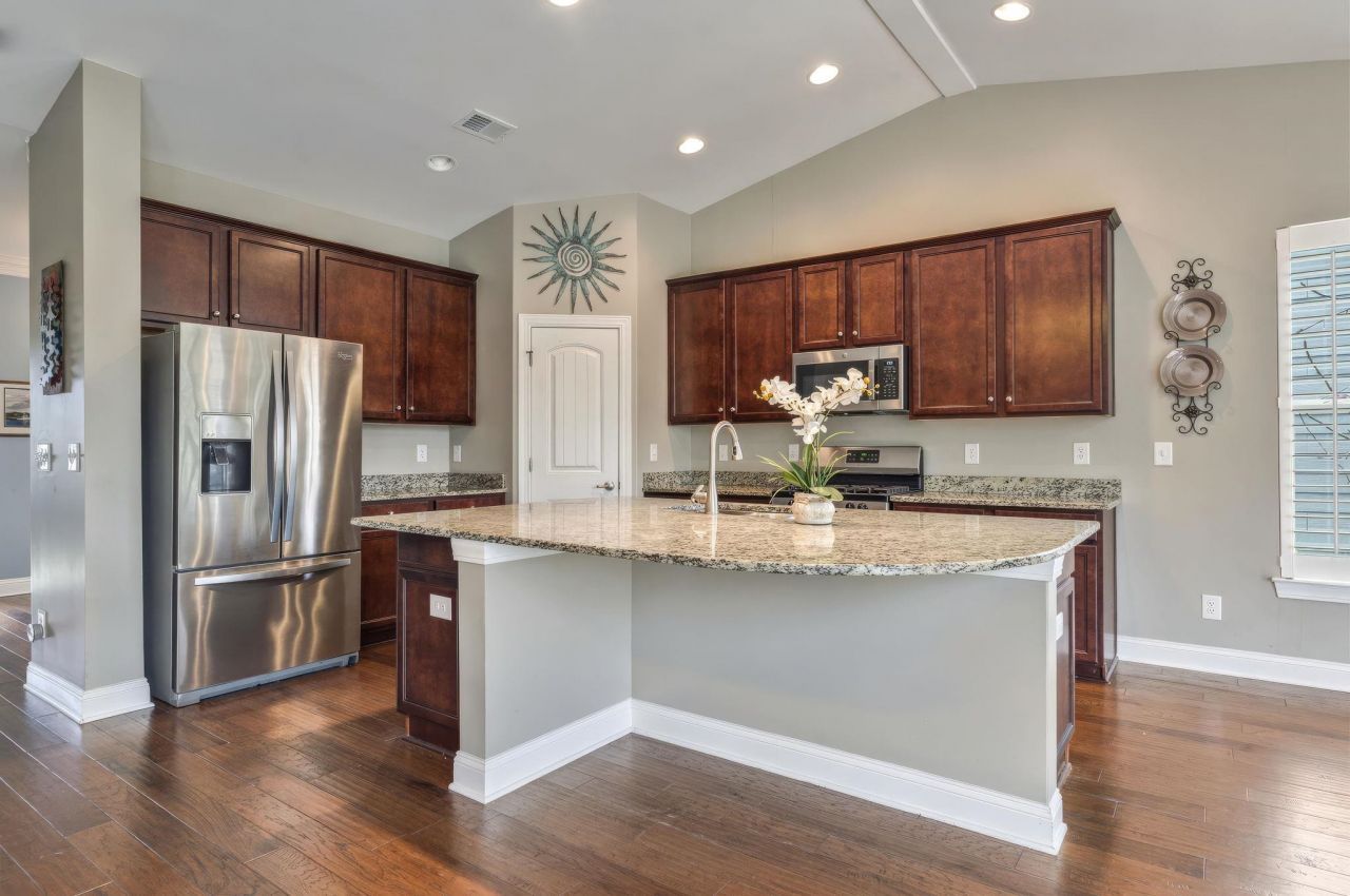 1801 Orchard Dr. Photo 7