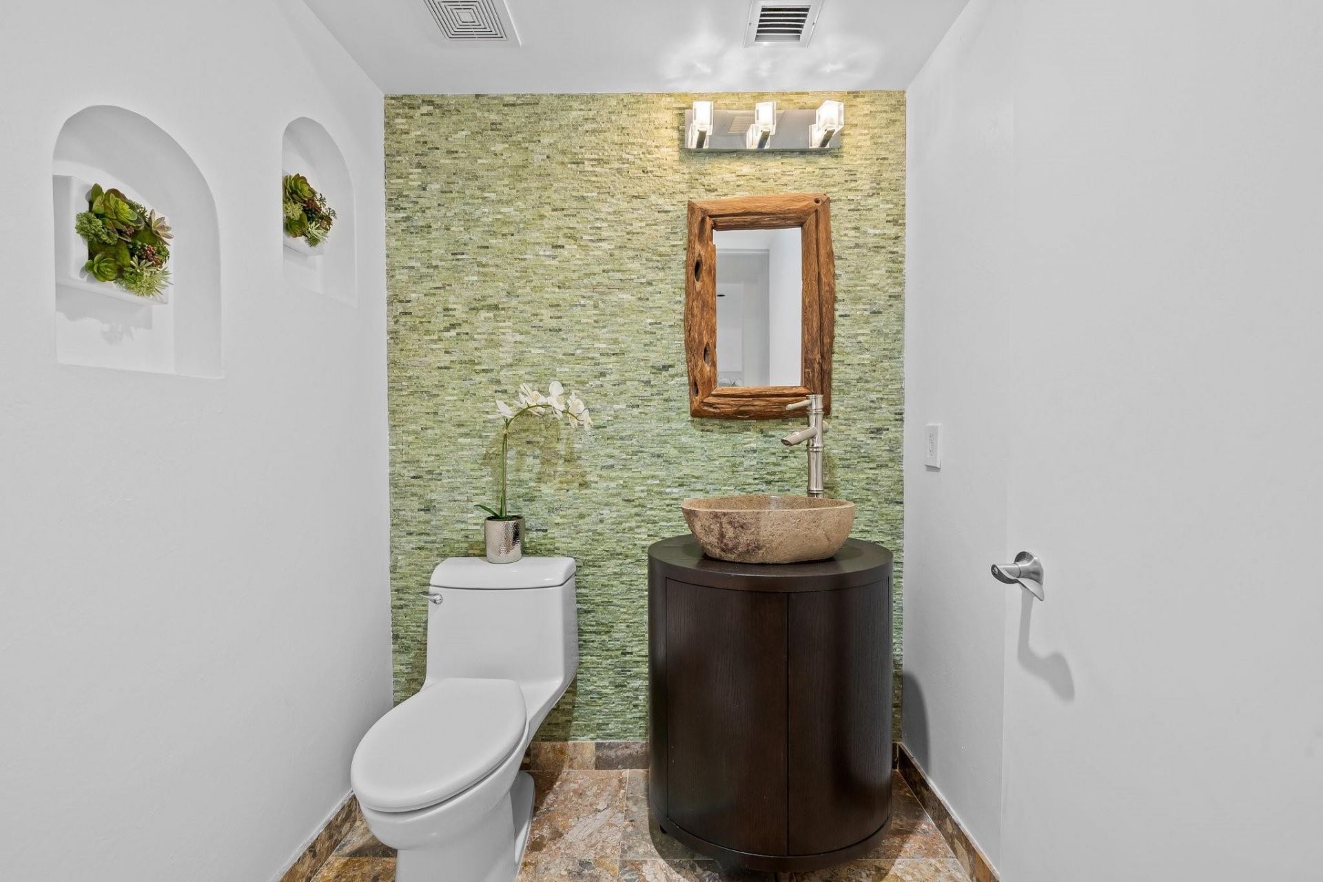 2401 N Ocean Boulevard, Unit 702, Fort Lauderdale, FL 33305 Photo