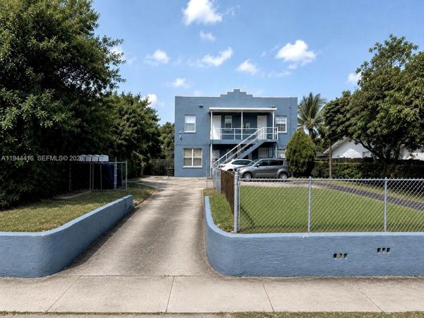 1821 NW 33rd St, Miami, FL 33142
