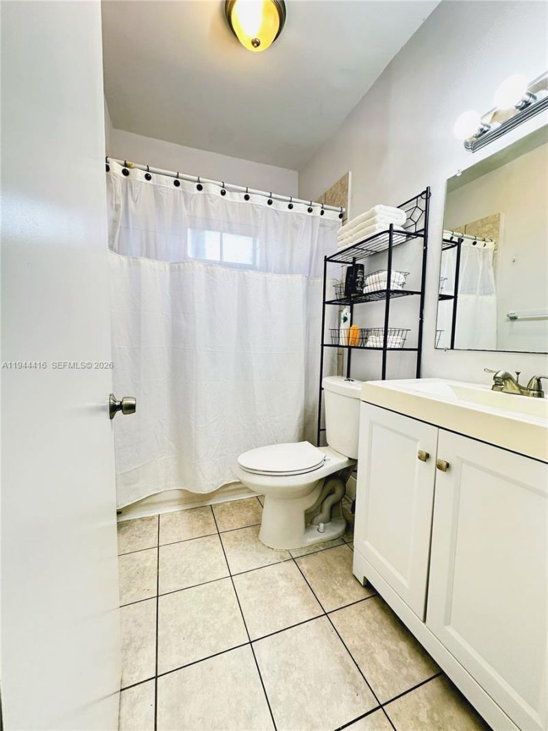 1821 NW 33rd St, Miami, FL 33142 Photo