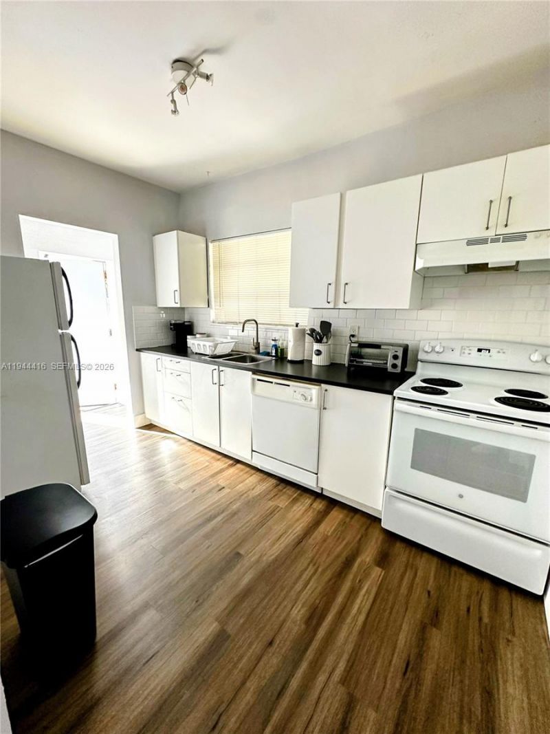 1821 NW 33rd St, Miami, FL 33142 Photo