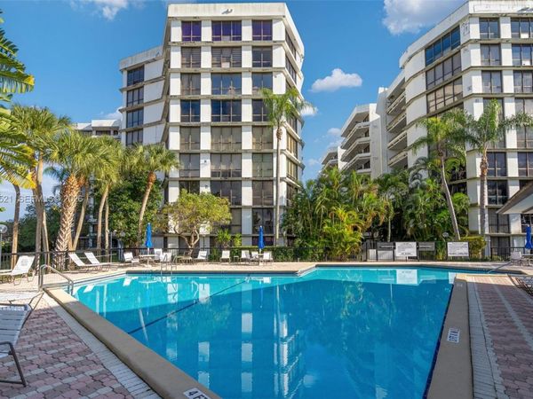 13953 Kendale Lakes Cir, Unit 608B, Miami, FL 33183