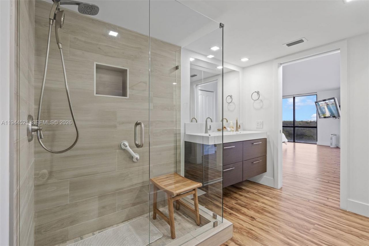 13953 Kendale Lakes Cir, Unit 608B, Miami, FL 33183 Photo