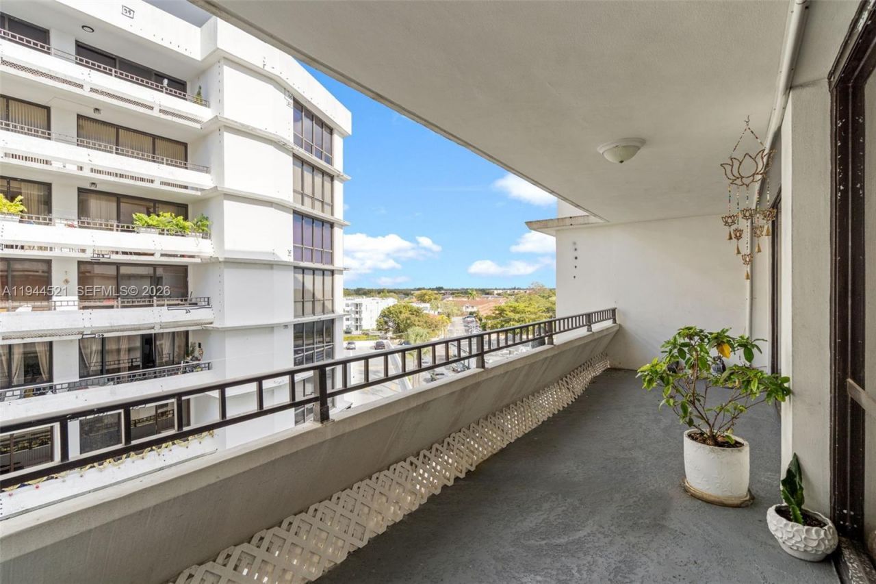 13953 Kendale Lakes Cir, Unit 608B, Miami, FL 33183 Photo