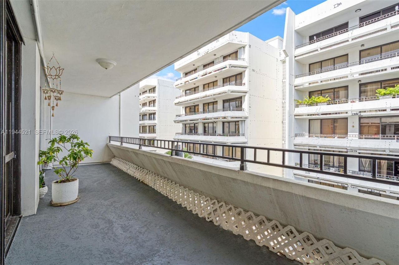 13953 Kendale Lakes Cir, Unit 608B, Miami, FL 33183 Photo