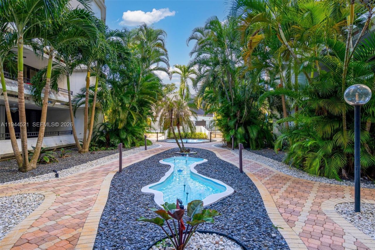 13953 Kendale Lakes Cir, Unit 608B, Miami, FL 33183 Photo