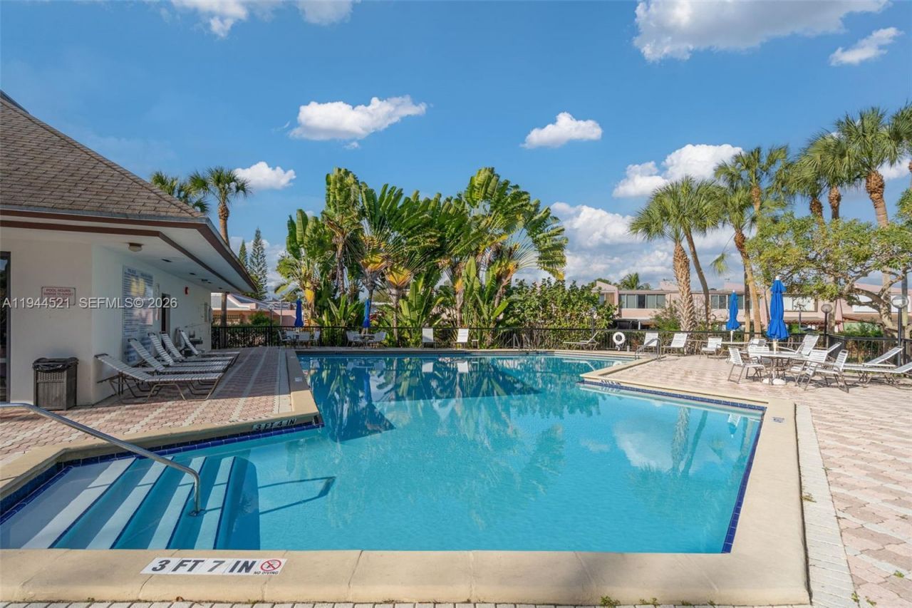 13953 Kendale Lakes Cir, Unit 608B, Miami, FL 33183 Photo