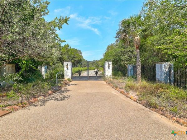 113 Serenada Drive , Georgetown, TX 78628