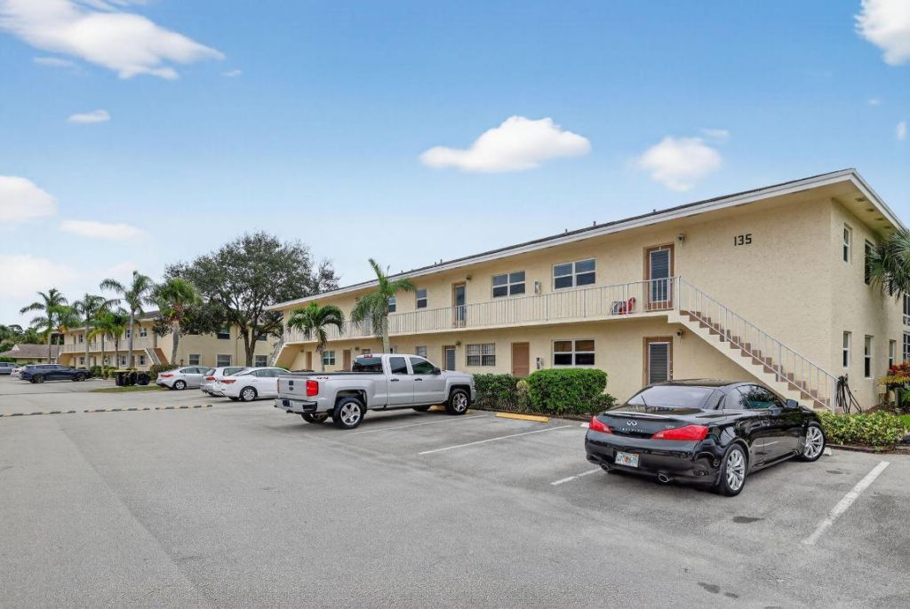 2950 SE Ocean, Unit 135-7, Stuart, FL 34996 Photo
