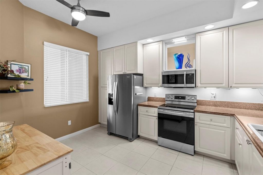 9 Harbour Isle Dr, Unit 102, Hutchinson Island, FL 34949 Photo