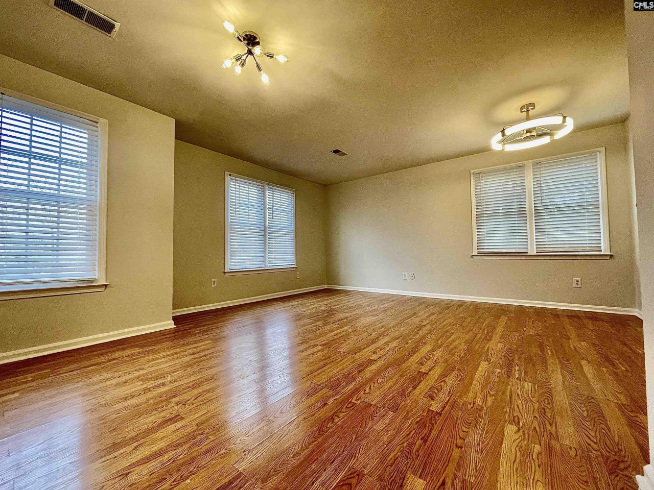 25 Dyers Hall Court Photo 38