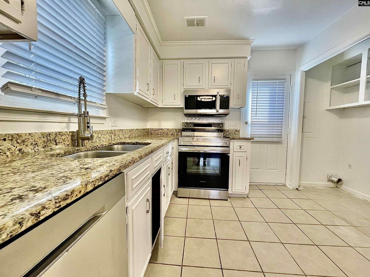 25 Dyers Hall Court Photo 45