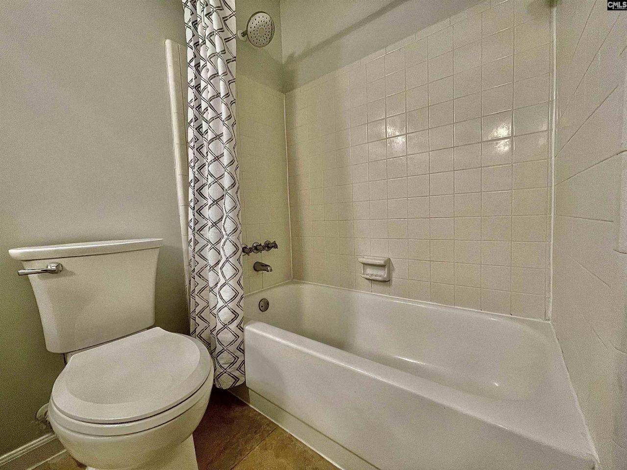 25 Dyers Hall Court Photo 53