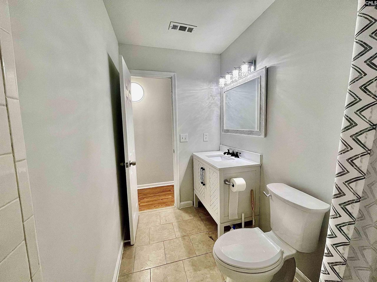 25 Dyers Hall Court Photo 54