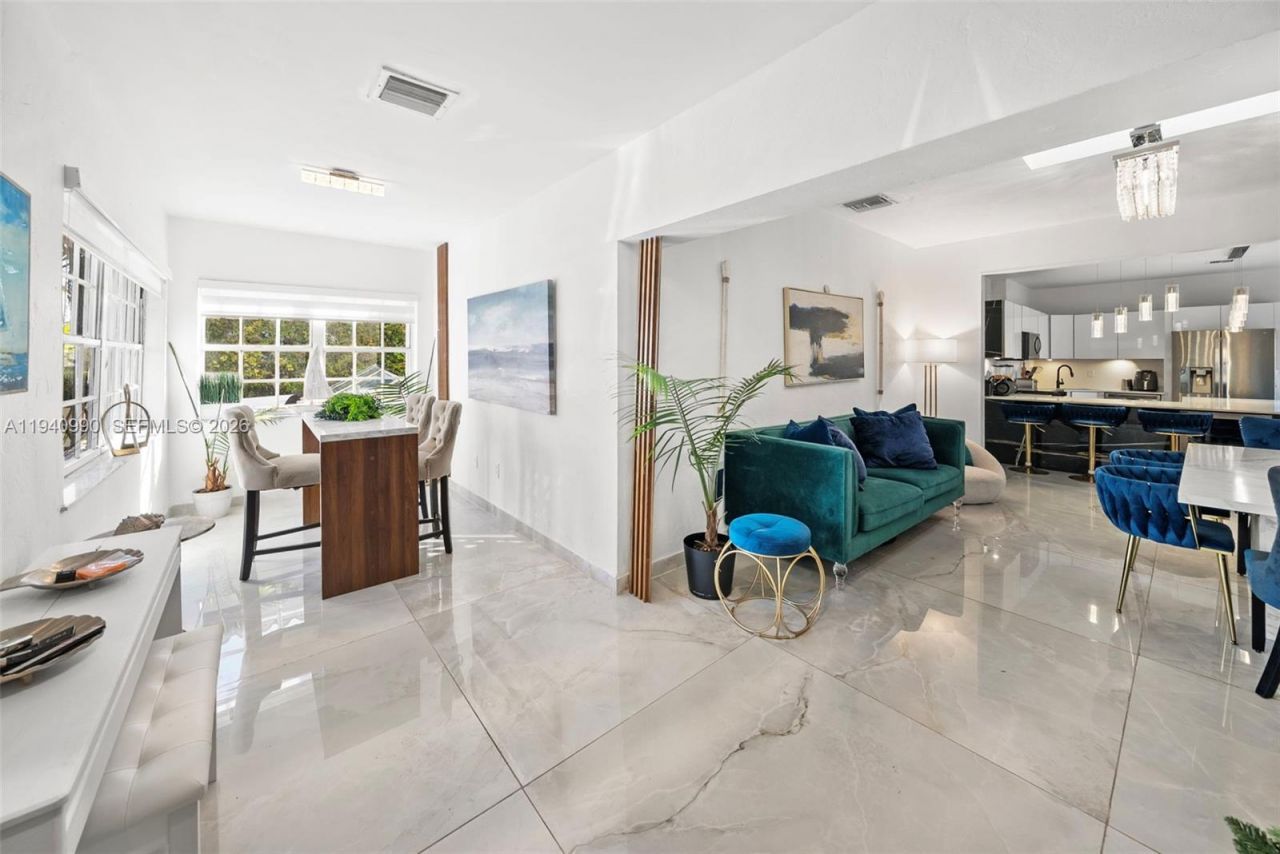 8918 Harding Ave, Surfside, FL 33154 Photo