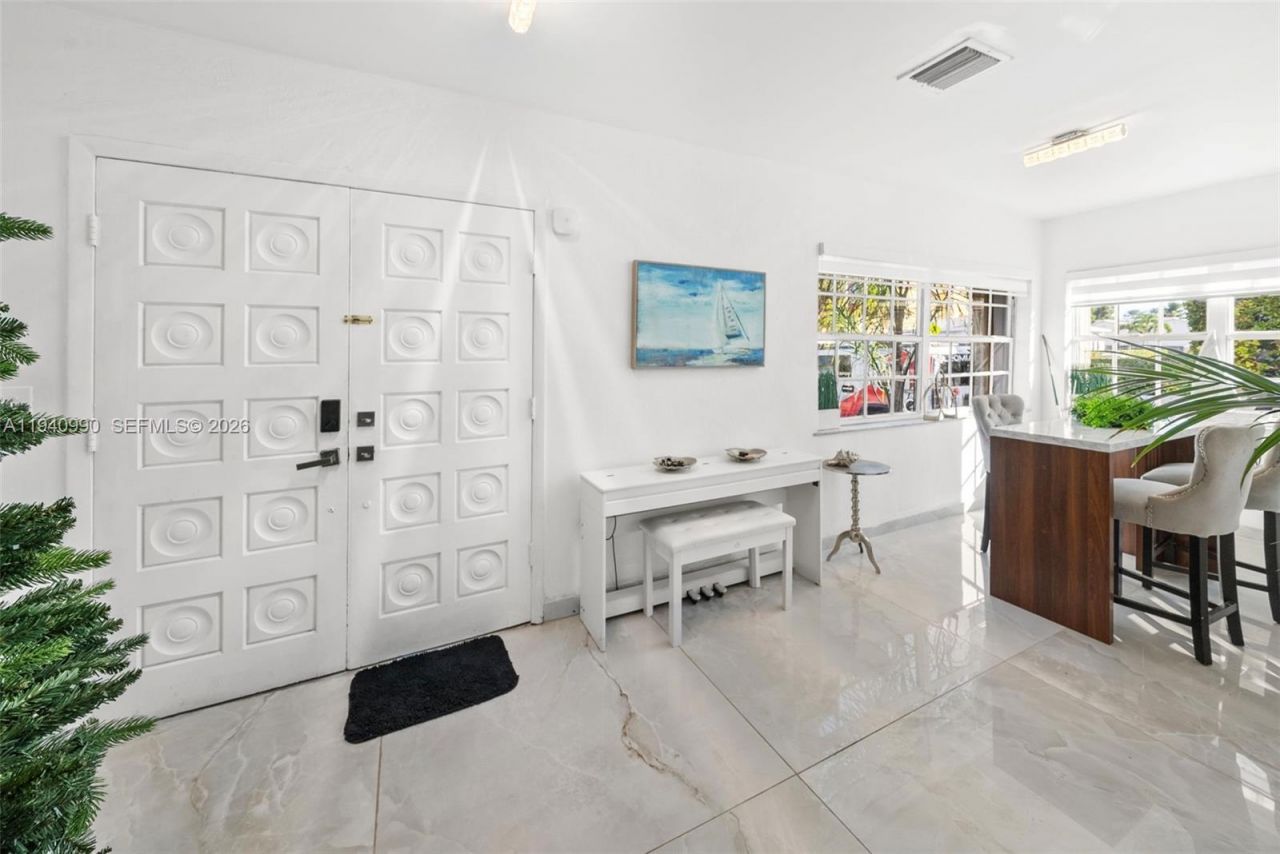 8918 Harding Ave, Surfside, FL 33154 Photo