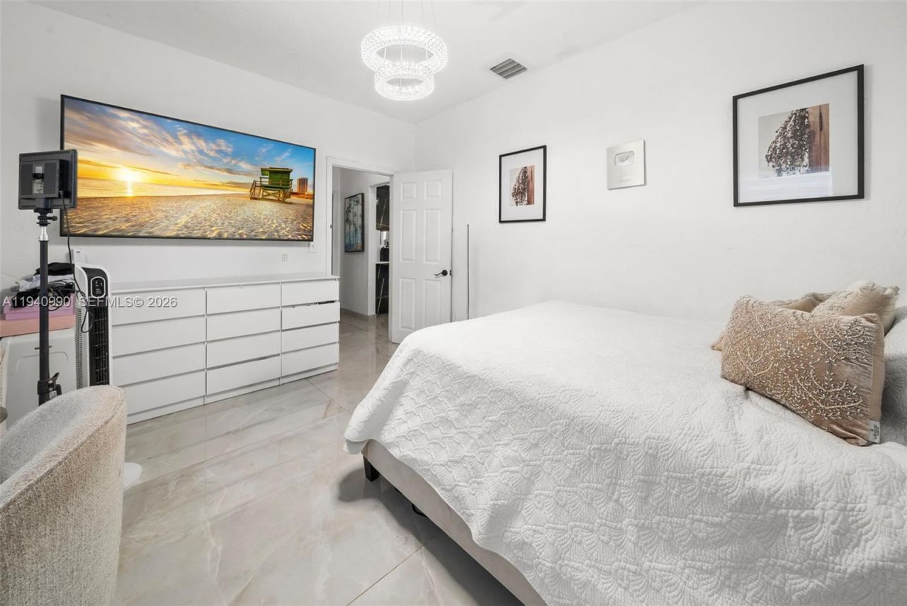 8918 Harding Ave, Surfside, FL 33154 Photo