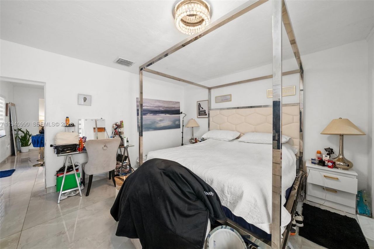 8918 Harding Ave , Surfside, FL 33154 Photo