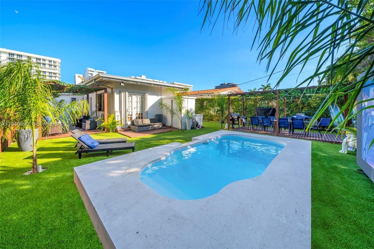 8918 Harding Ave, Surfside, FL 33154 Photo