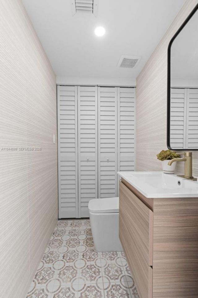 7286 Gary Ave, Miami Beach, FL 33141 Photo