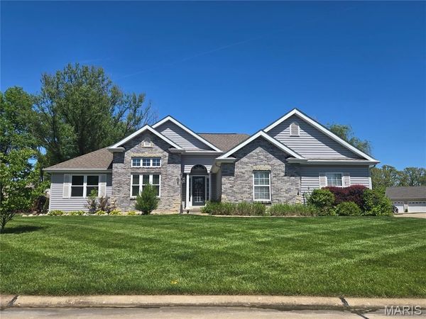 1601 Broadsword Lane, Lake St Louis, MO 63367