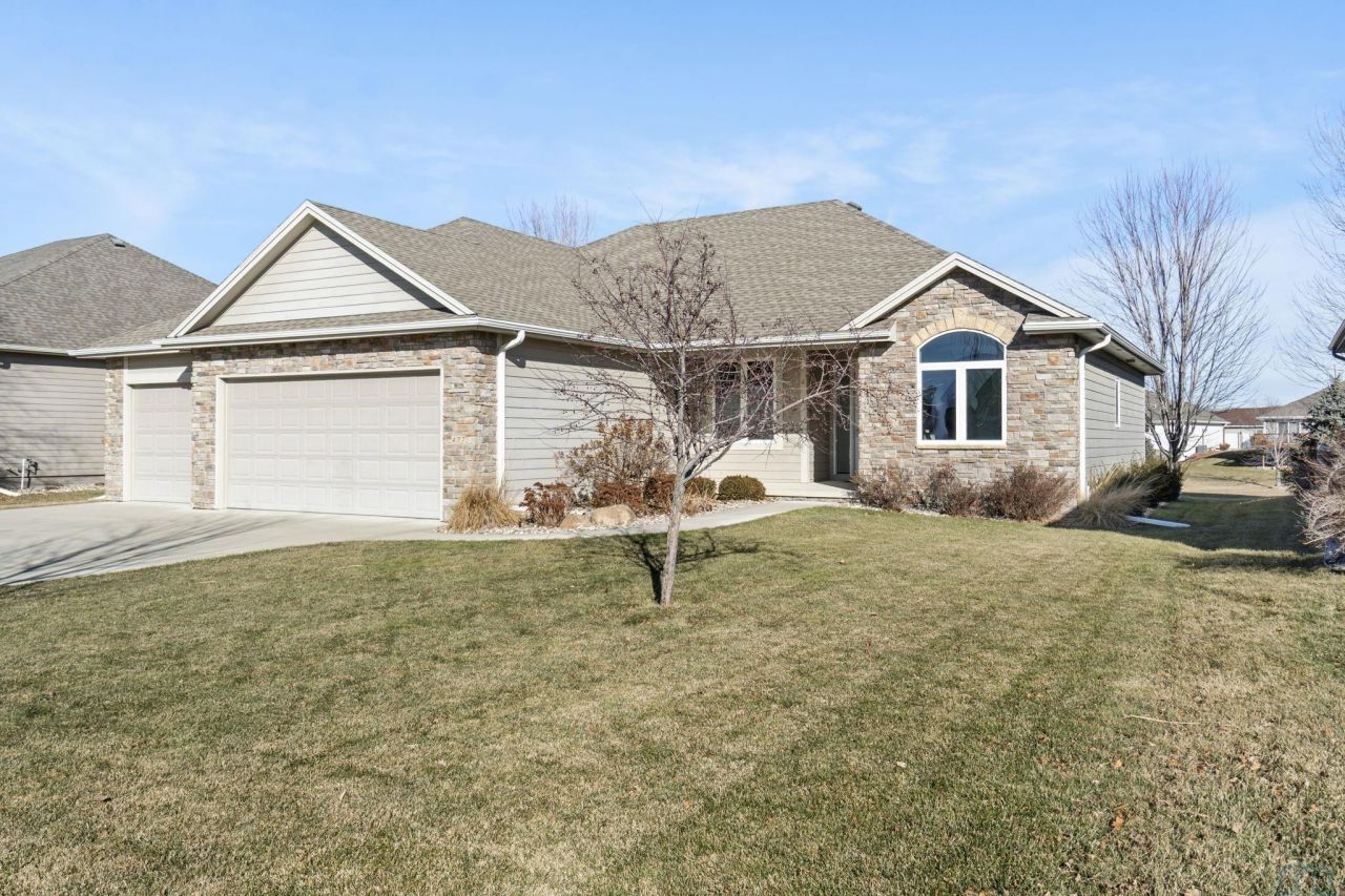 477 E Pinehurst Trail Dakota Dunes, SD 57049